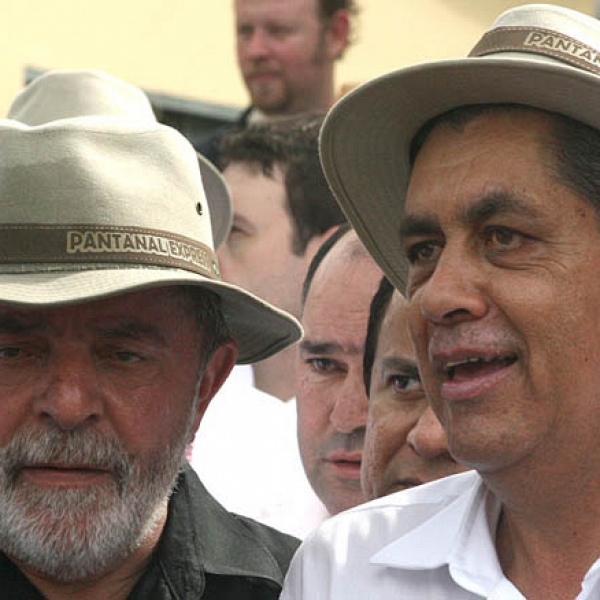 AndrÃ© defende um 3Âº mandato pro "compadre" Lula